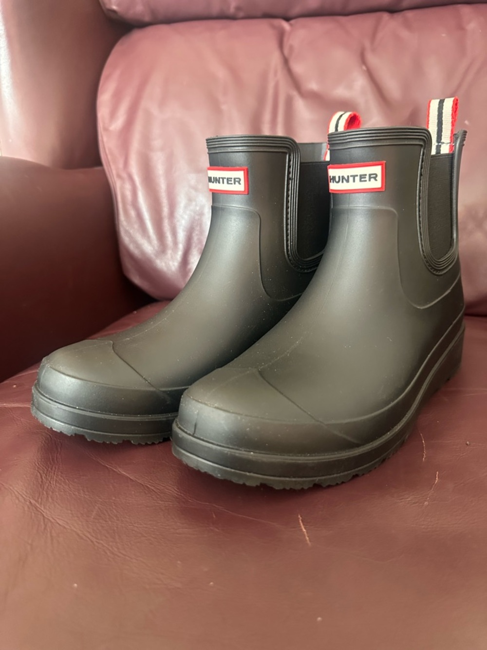 Hunter Black Matte Short Chelsea Rain Boots with Red-Trim Logo